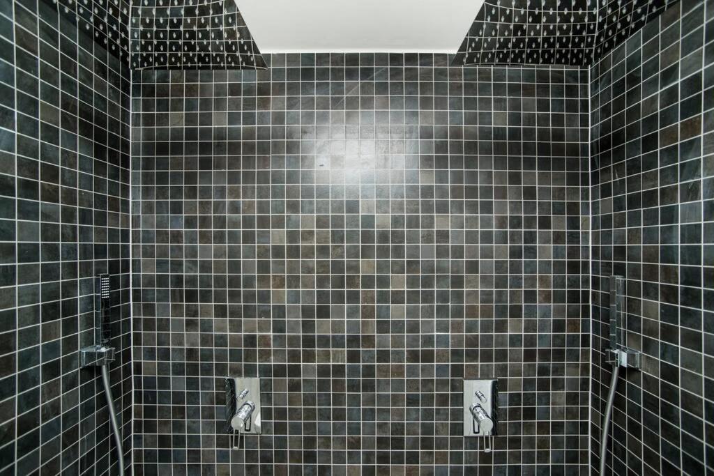 Old Town 1 Bedroom Oasis With Ac And Double Shower Praga Esterno foto